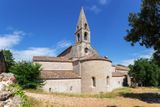Pokud se člověk toulá okolím Saint-Tropez, neměl by zapomenout navštívit cisterciácký klášter Le Thoronet.