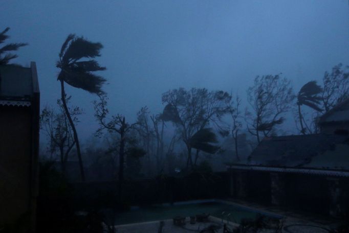 Hurikán Matthew napáchal škody na Haiti a Kubě, nyní se na něj připravují lidé na jihovýchodě USA.