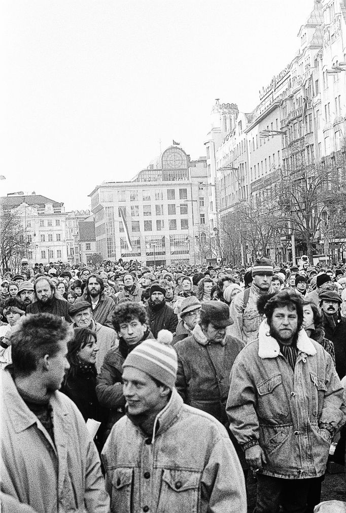 Unikátní fotografie ze zákulisí Václava Havla z období Sametové revoluce. Období mezi léty 1989-90.