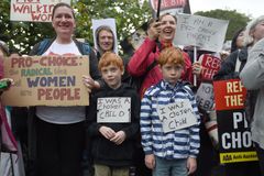 Irský soud otevřel cestu referendu o potratech, přelomově rozhodl o právech nenarozeného dítěte