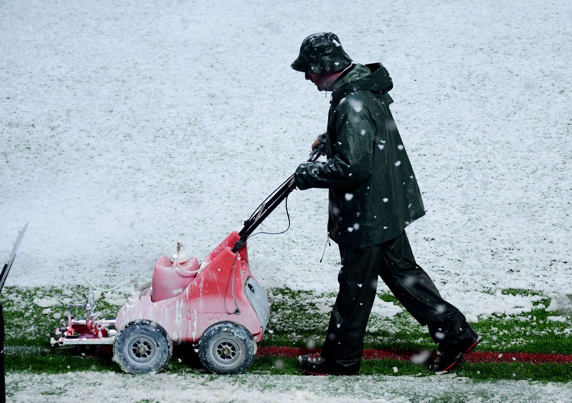 Sníh odložil zápas Ligy mistrů v Bergamu