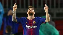 Lionel Messi slaví gól do sítě Olympiakosu
