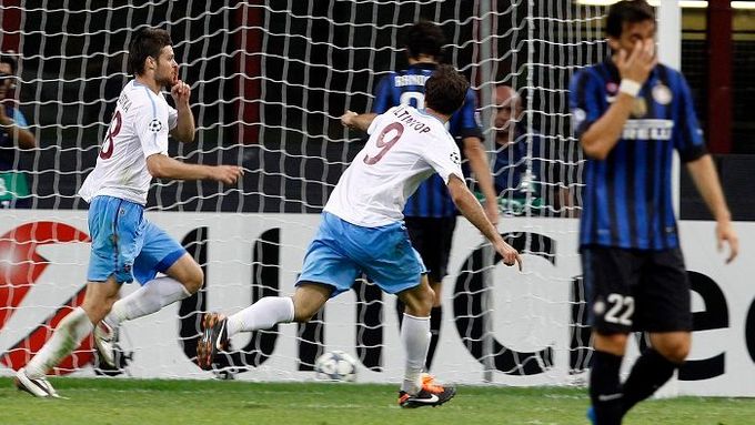 Ondřej Čelůstka se raduje z vítězného gólu do sítě Interu Milán