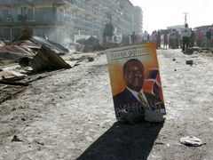 Opoziční předák Raila Odinga rozděluje zemi.