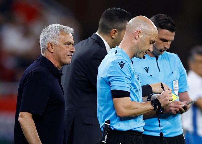 José Mourinho a Anthony Taylor