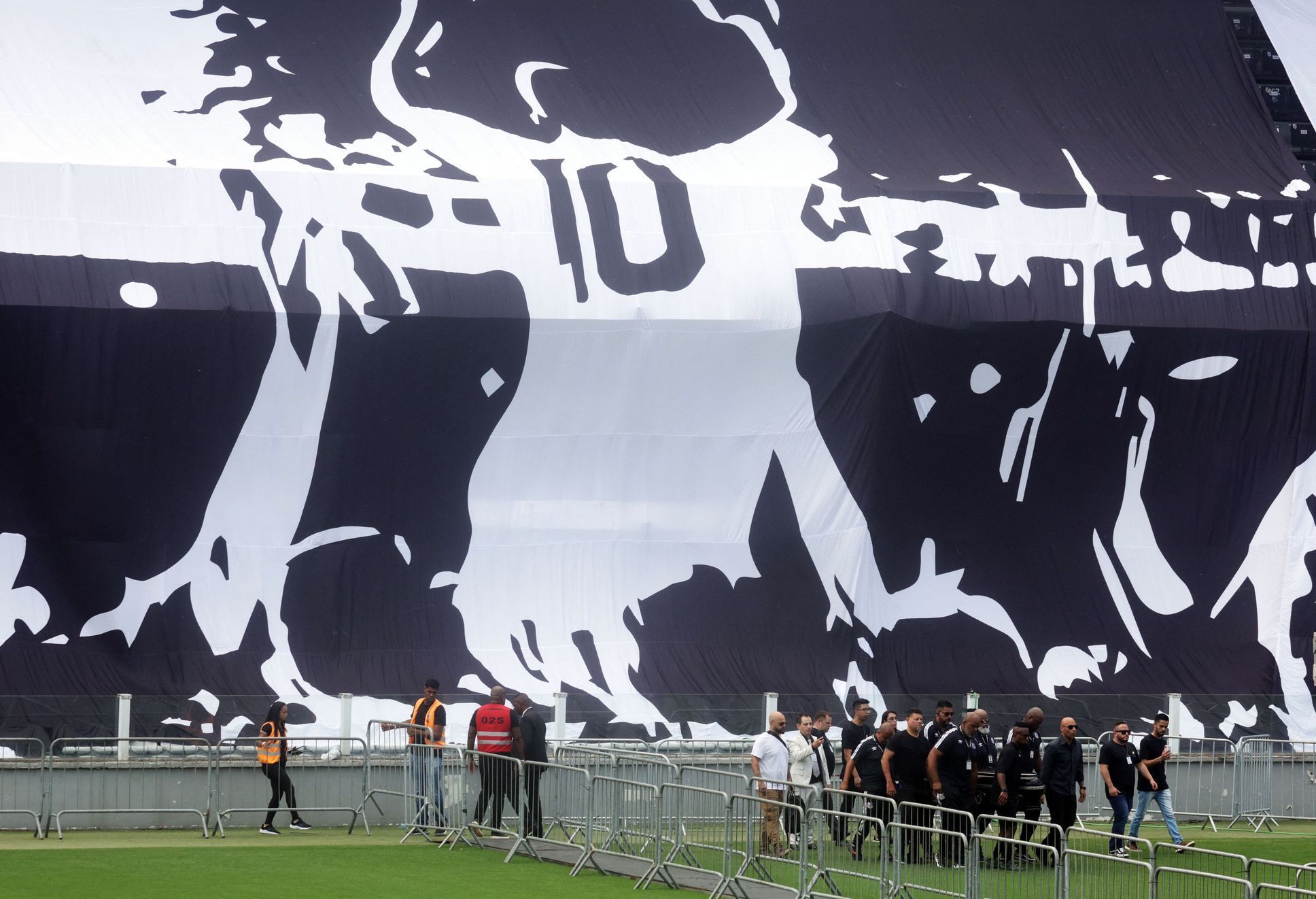 Death of Brazilian soccer legend Pele