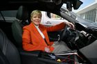 Levný elektrický Peugeot na trh nepřijde, nový volant ale ano, říká šéfka značky