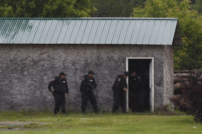 Hon na uprchlé vězně z New Yorku pokračuje, smyčka se utahuje