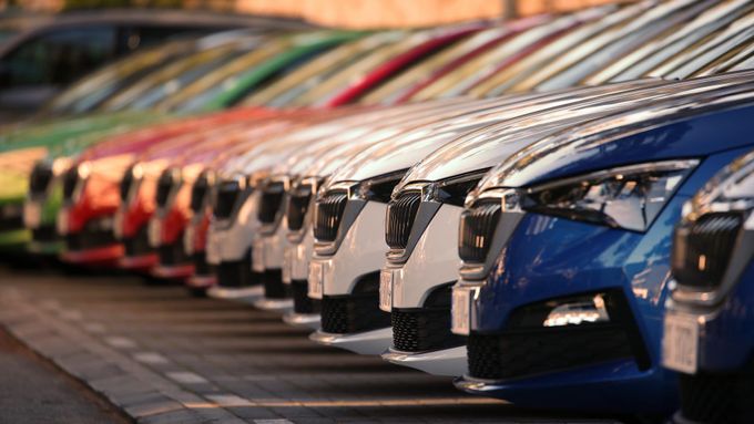 Nejhorší březen od roku 2013. Prodeje nových aut v Česku klesly o 36,3 procenta