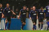 Po nahození proudu však promluvili United. Nejprve se trefil Robin van Persie, poté Wayne Rooney z penalty a nakonec v nastavení Hernandez.