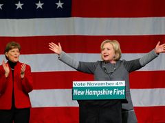 Hillary Clintonová na předvolebním mítinku ve státě New Hampshire.