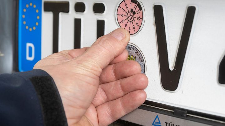 Takhle by to šlo. Nový žebříček aut, která zvládají technickou kontrolu levou zadní