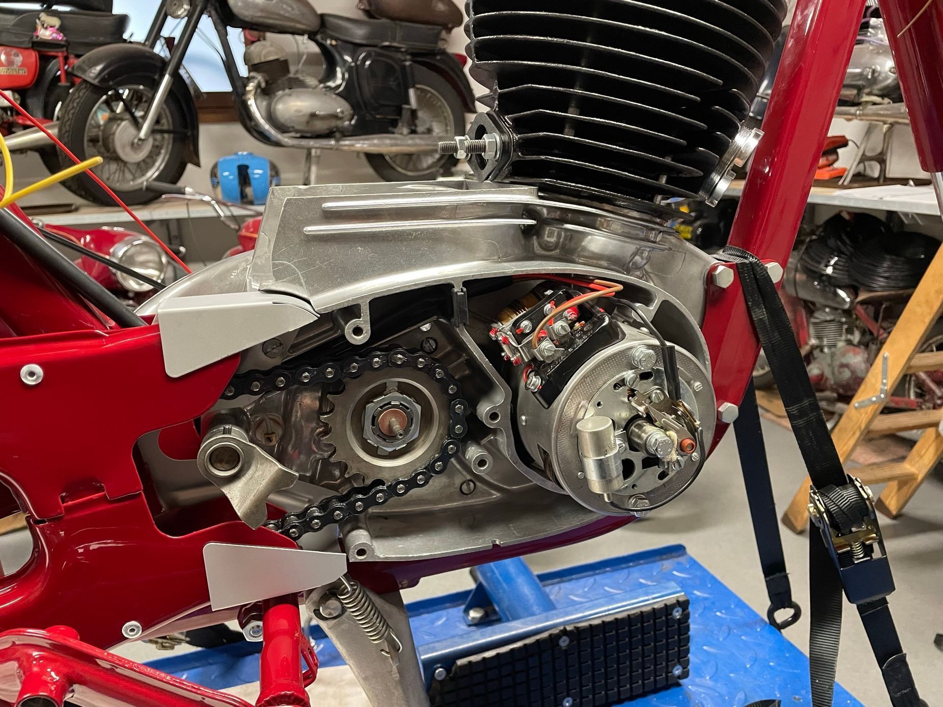 Renovujeme Jawu, 7. díl, první skládání motocyklu