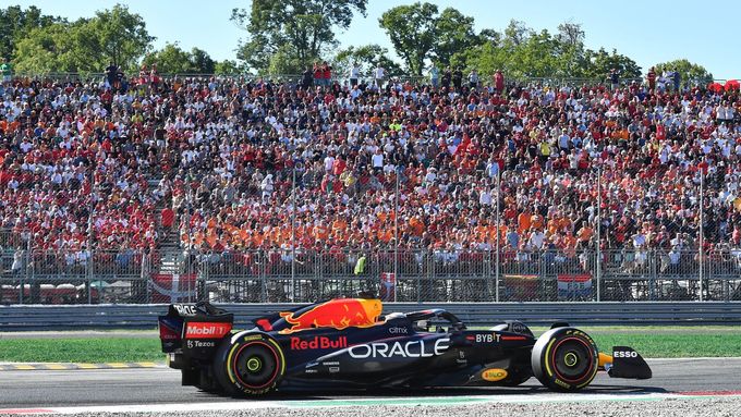 Max Verstappen při Velké ceně F1 v Itálii 2022.