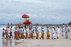 Na Bali slaví hinduistický Nový rok. Ostrov na den utichne, nebude fungovat letiště ani internet