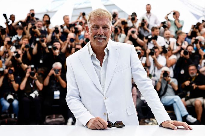 Kevin Costner na festivalu v Cannes.