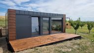 Glamping Mezi meruňkami se nachází ve stínu meruňkových stromů a zároveň ukrytý mezi řádky vinohradů.