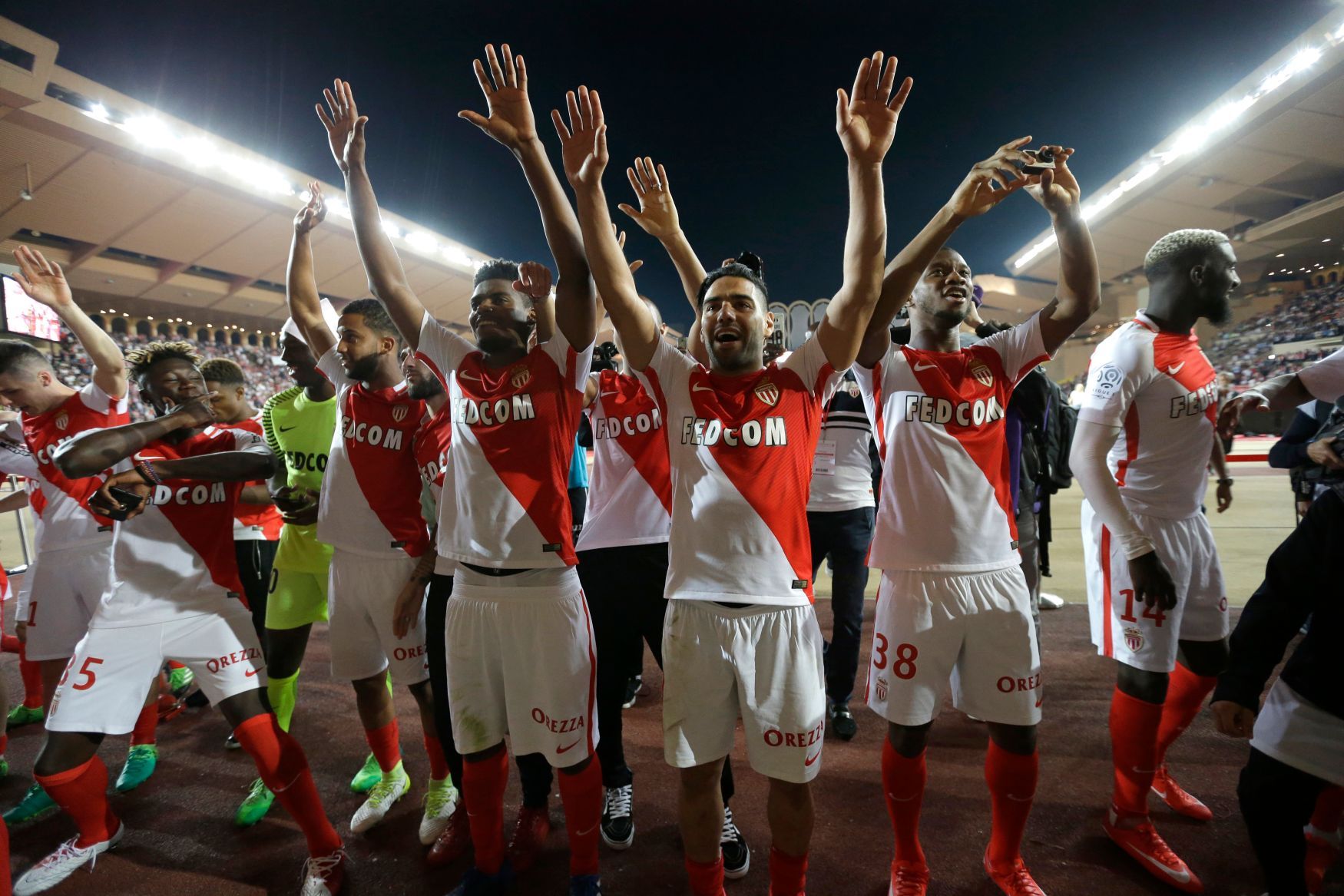 Fotbalisté Monaka slaví zisk francouzského tiulu