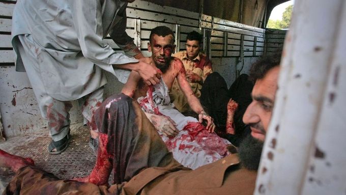 Desítky zraněných a 70 mrtvých, to je účet obětí útoku Talibanu v Pákistánu, který byl odvetou za smrt Usámy bin Ládina
