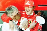 Podle Ecclestona je nejlepším pilotem formule 1 stále Michael Schumacher, naopak Lewise Hamiltona několikrát kritizoval za jeho politickou angažovanost.