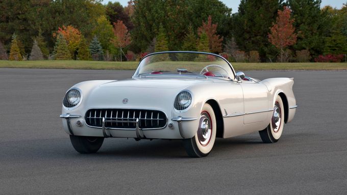 První Corvette se představila světu přesně 17. ledna 1953 na autosalonu GM Motorama.
