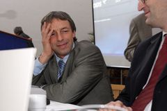 Vládnutím v koalici zrazujeme program ODS, tvrdí Bém
