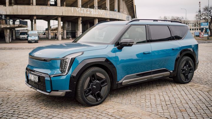 Hozená rukavice elektrické konkurenci. Kia EV9 vyniká designem, prostorem i cenou