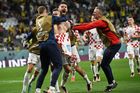 Chorvati v prodloužení ukradli Brazílii postup, proměnili všechny penalty a jdou dál