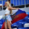 Ruská fanynka na zápase Švédsko - Anglie na MS 2018