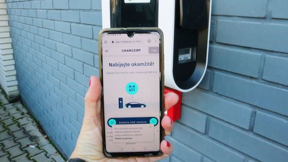 Dobíjení elektromobilů u Billy je zdarma, stačí aplikace ChargeUp