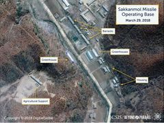 Jeden ze snímků utajených severokorejských základen a vojenských objektů, zveřejněných Centrem pro mezinárodní a strategická studia.