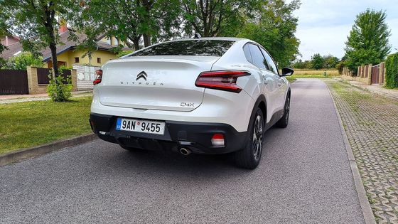 Sedan žije. Citroën s písmenkem X okouzlí spotřebou a komfortem, cenou jak kdy