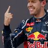 Vítězné gesto Sebastiana Vettela po vítězství ve VC Japonska