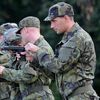Cvičení Dukly Praha: Vítězslav Veselý střelba s pistole