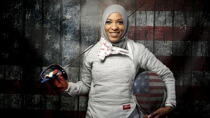 Americká šermířka v hidžábu Ibtihaj Muhammad.