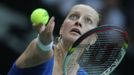 Česká tenistka Petra Kvitová v utkání Fed Cupu 2012 proti Srbce Aně Ivanovičové.