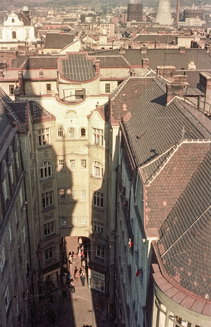 Pohled z věže Staré radnice. Brno, rok 1958