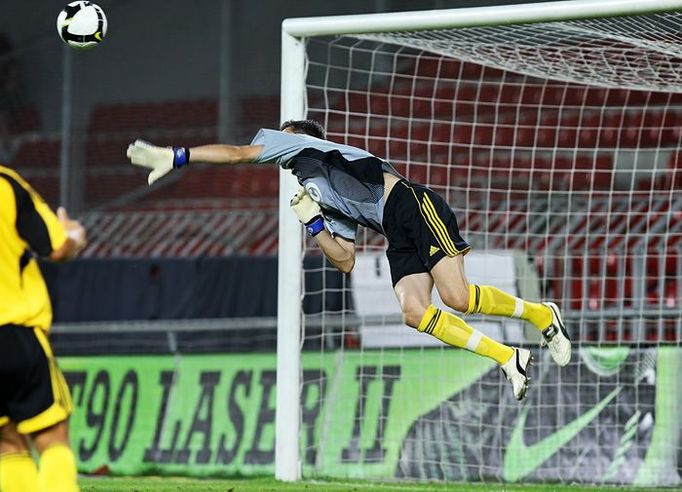 Moldavský gólman Stanislav Namasco v akci.