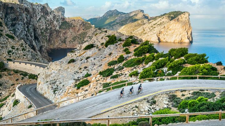 Cyklodovolená není jen pro fanoušky závodů Tour de France. Užijte si sport i pohodlí; Zdroj foto: EliteVoyage