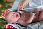 Žena ve svých 63 letech porodila první dítě, holčička přišla na svět císařským řezem
