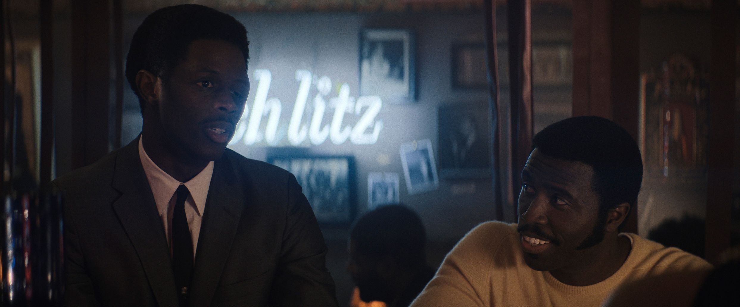 Žena v jezeře, seriál, 2024