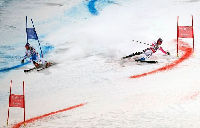 MS ve sjezdovém lyžování Schladming - týmová soutěž paralelní slalom (Kirchgasserová a Hoefl-Rieschová).