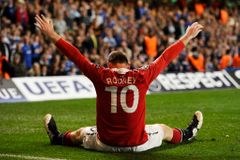 Manchester vyhrál na Chelsea, Čecha překonal Rooney