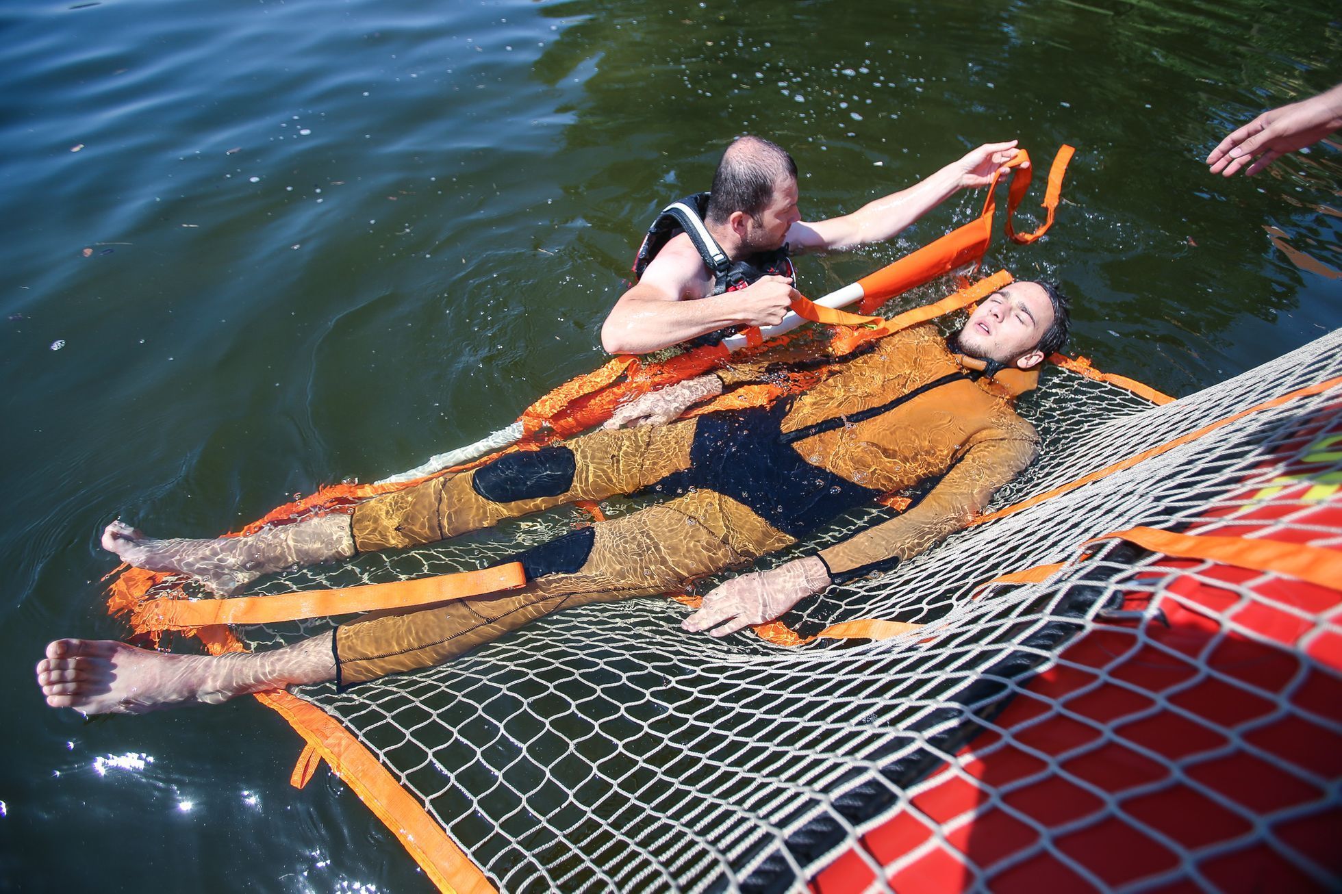 Vodní zachránaři na přehradě Slapy
