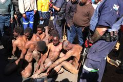 V Jihoafrické republice po hromadném znásilnění lidé napadli horníky ze zlatých dolů
