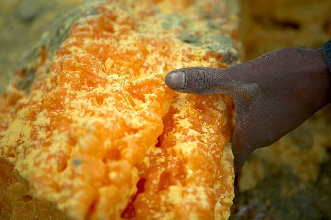 Miner holding a hardened piece of sulfur Sulfur miners in Eastern Java's famous sulfur-belching Ijen crater rely on their sheer muscle power to mine sulfur in some of the most difficult working conditions in the world. Every day they make the grueling 10km journey up and down the crater, sometimes more than once and return to the sulfur collecting base, where their financial reward awaits.