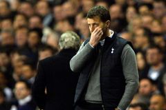 Tottenham po pěti měsících odvolal trenéra Sherwooda