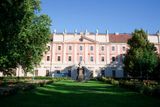 Blíží se největší realitní prodej státního majetku letošního roku. Invalidovna v pražském Karlíně je rozsáhlý barokní objekt z počátku 18. století od významného architekta Kiliána Ignáce Dientzenhofera.