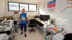 Šéflékař české výpravy Jiří Neumann ve své ordinaci v zázemí české mise v olympijské vesnici na letních hrách v Riu de Janeiro.