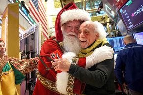 Škoda tyhle fotky minout: Santa na burze, krocaní hotel nebo dráždivá burka